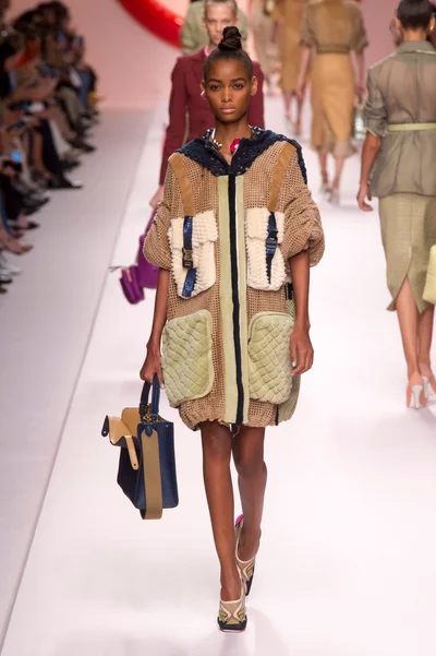 Look 32